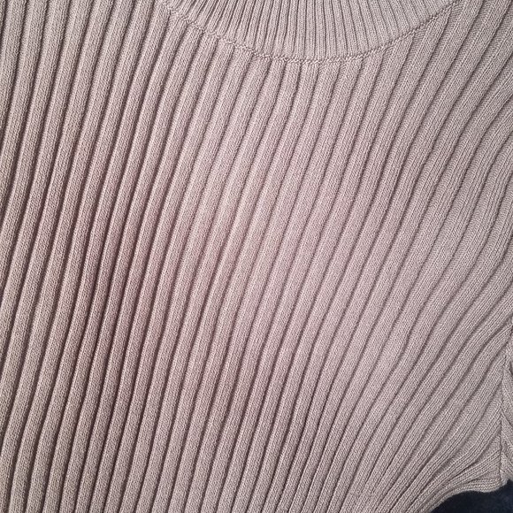 NWT Open Back Knit Brown Taupe Top. - Picture 9 of 9